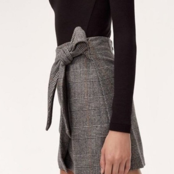 Aritzia Plaid skirt - Picture 2 of 6